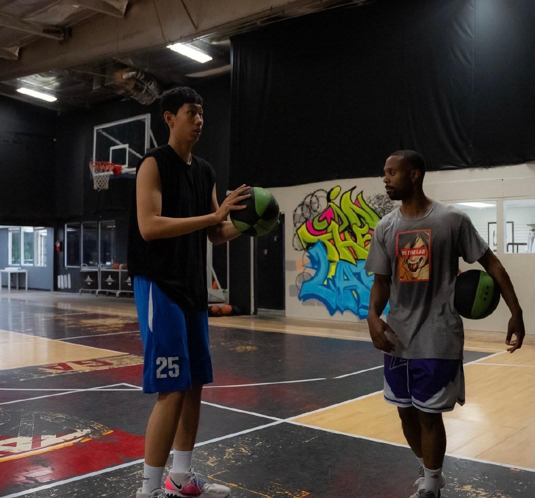 篮坛小姚明冲击NBA，年仅19岁！山东15岁小将冒头，身高2米15(3)