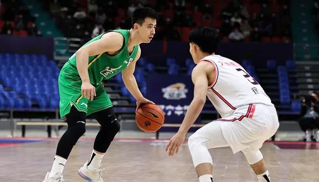 NBL篮板王薛世伟将参加2022年CBA选秀，他能否成为下一个姜宇星？(2)