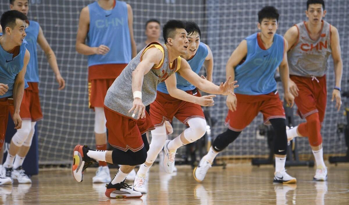 中国男篮集训名单有变，2米25中锋余嘉豪加入，国家队重点培养(3)
