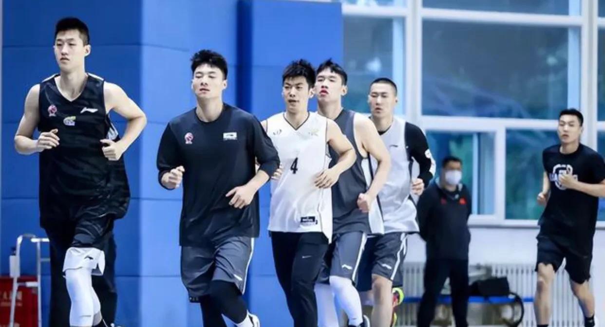 广东篮坛23岁小将正式离队，加盟辽篮三年从未出场，被杨鸣坑惨了(2)