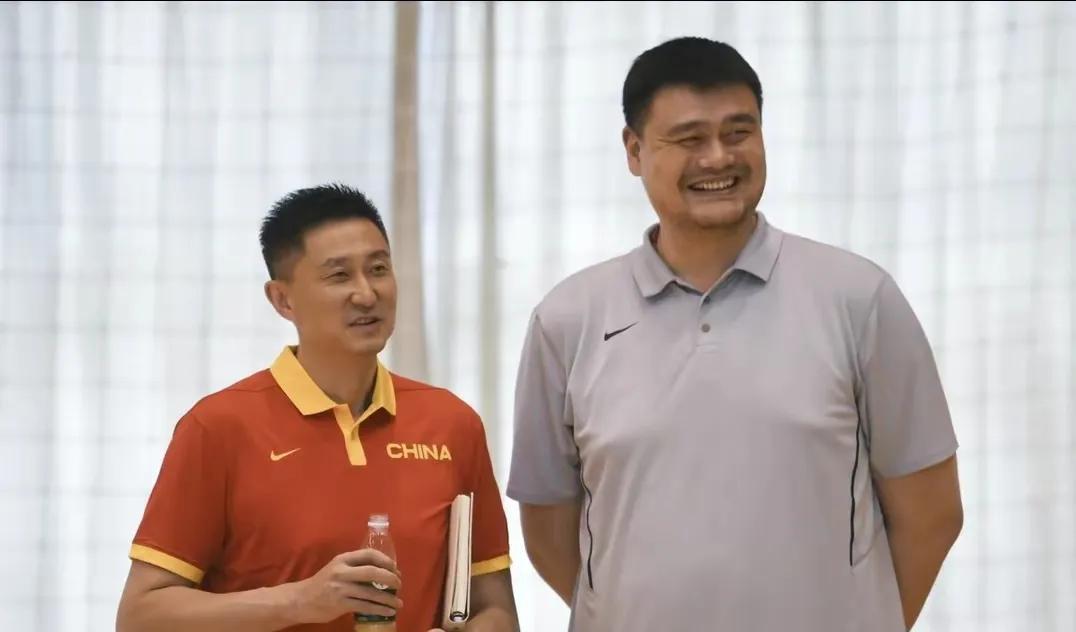 中国男篮大名单存争议！郭艾伦和周琦成领袖！锋线疲软，如何崛起(4)