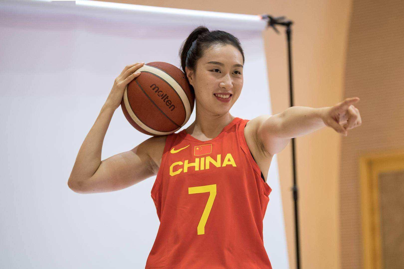 中国女篮的队长，邵婷当之无愧，不一样的运动生涯(8)