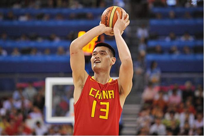 曾经的巨人姚明在退役之后，为中国男篮做了什么？