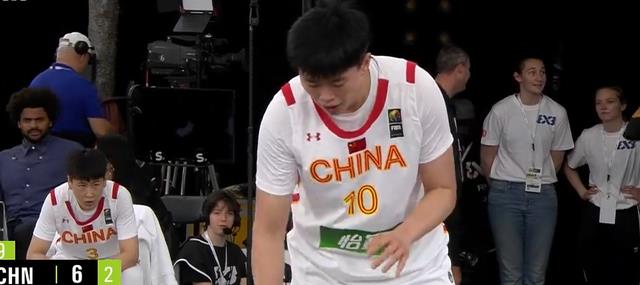 太可惜了！16-17，中国女篮惜败无缘决赛，差点大逆转，罚球太差