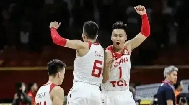 中国男篮抵达澳大利亚，杜锋开动员大会，调整最强组合冲开门红(3)