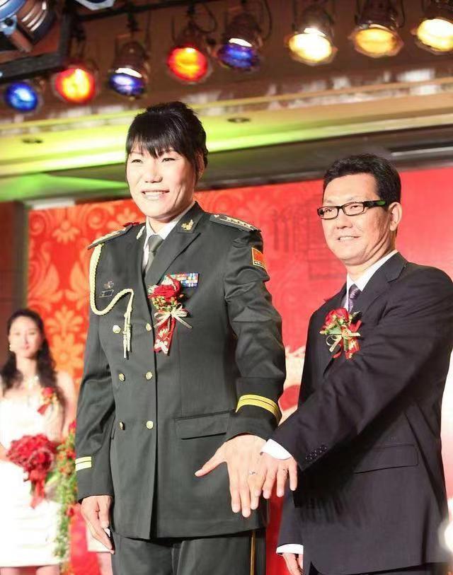 女篮巨人郑海霞嫁给男粉丝，对方比她矮16公分，结婚12年没孩子(6)