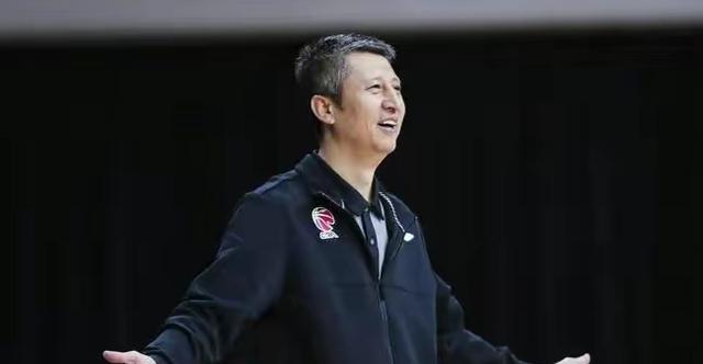 CBA金牌教练正式转会，广州男篮阵容再升级，郭士强无视杜锋存在