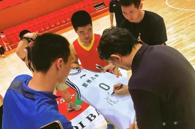 与名帅同行 让梦想放飞一一中国篮球协会副主席宫鲁鸣走进郑州八中(3)