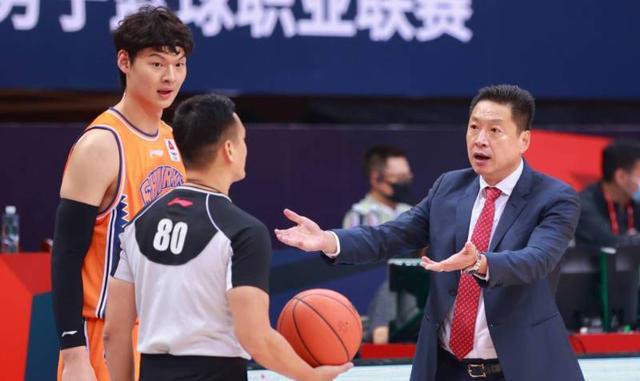 郭昊文与NBA巨星合练，这次李春江有福了，看来上海将彻底腾飞(8)