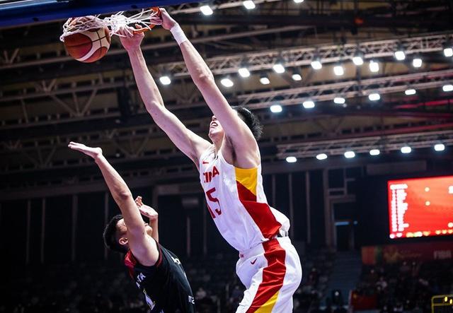 NBA多队有意！中国男篮最强内线正式成亚洲第1中锋，要加盟勇士？(2)