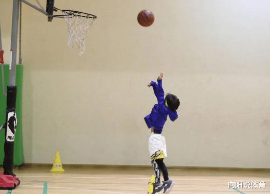 分享篮球小技巧，掌握好篮球基础知识，才能在球场上所向披靡(3)