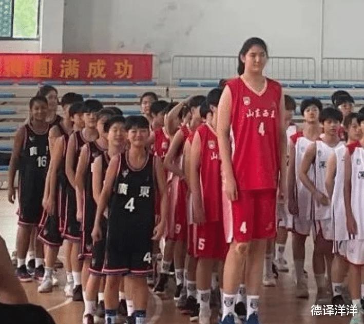 15岁就2米20！场均35分拿MVP，中国女篮未来核心！(3)