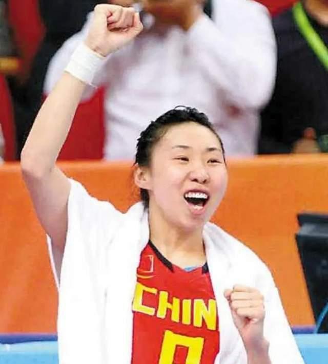 苗立杰：中国女篮15年标杆，36岁退役留下无数记录，如今结婚生子