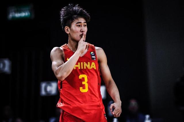 00后姜伟泽挑起国家队大梁，中国男篮永不放弃，中国男篮加油