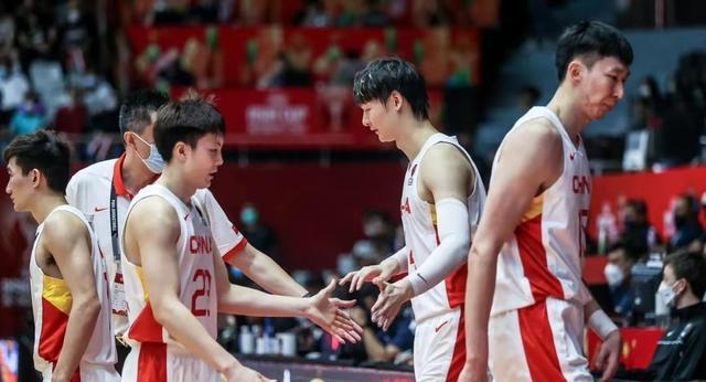 中国男篮世预赛12人大名单，杜锋坚持三后卫战术(2)