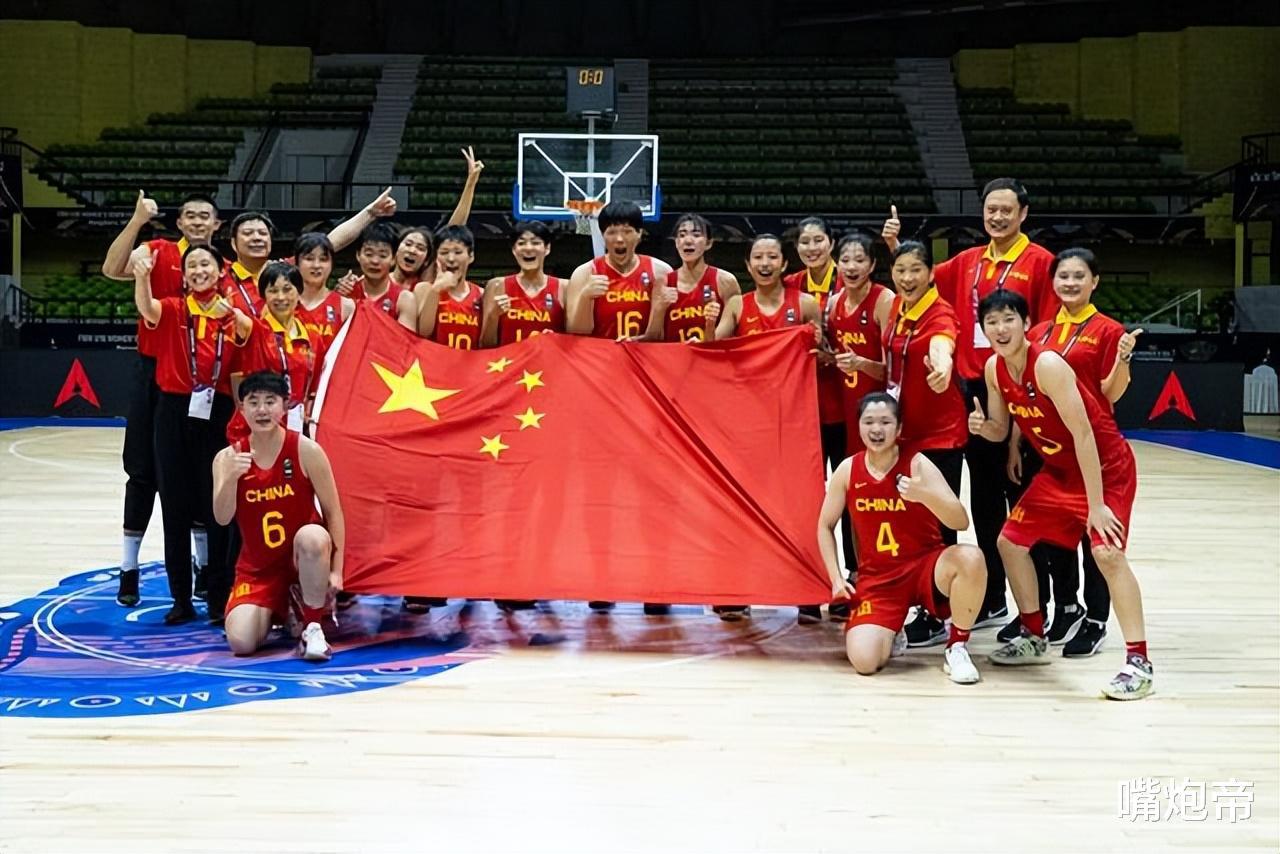 连续6天背靠背！中国国青女篮溃败14分，2大巨星合砍5分，输球不丢人(4)