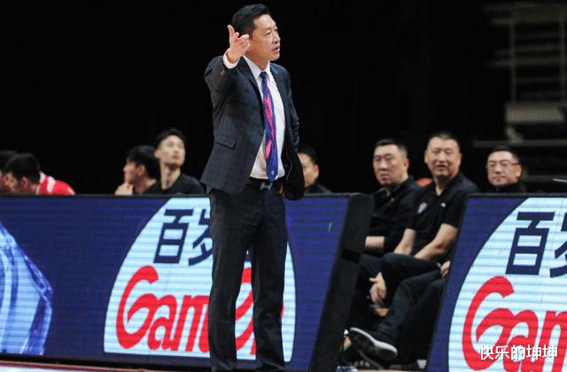 中国男篮的球员能练的也只有技术，但是技术的前提是身体。