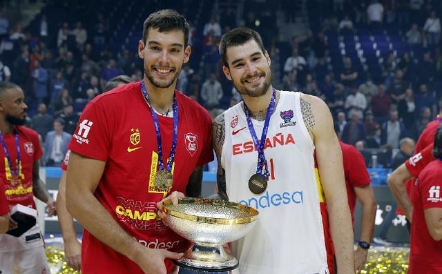 兄弟档篮球，FIBA官方承认遭西班牙打脸，周琦新赛季去向已定(2)