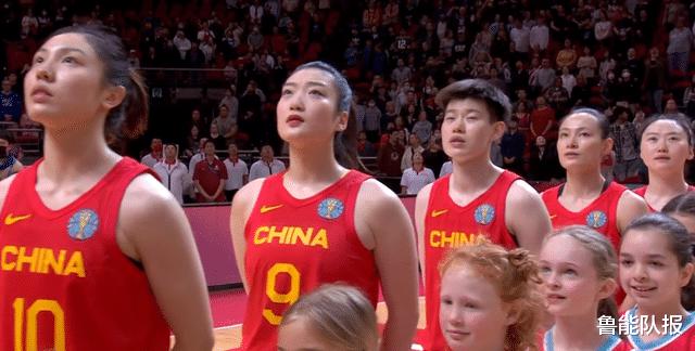 太硬了！中国女篮轰13-2不惧卫冕冠军，王思雨单节7分成奇兵(2)
