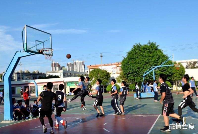 中国男篮再次迎来新惊喜，根源就是校园篮球，但后面还有诸多正餐(3)