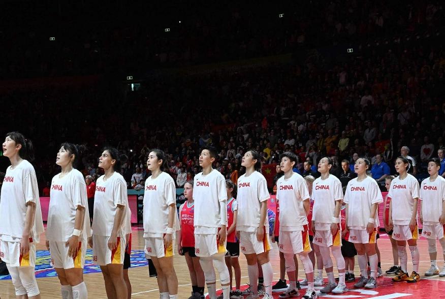 遗憾屈居亚军！中国女篮完全可夺冠，确实是被针对了，建议重赛(1)