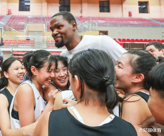 从中国行看NBA球星受欢迎程度，乔丹被高估 科比引万人空巷(5)