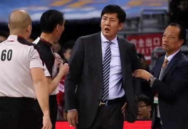 丁伟曾是CBA主教练，做职业运动员时特别优秀，成绩出众令人敬佩(5)