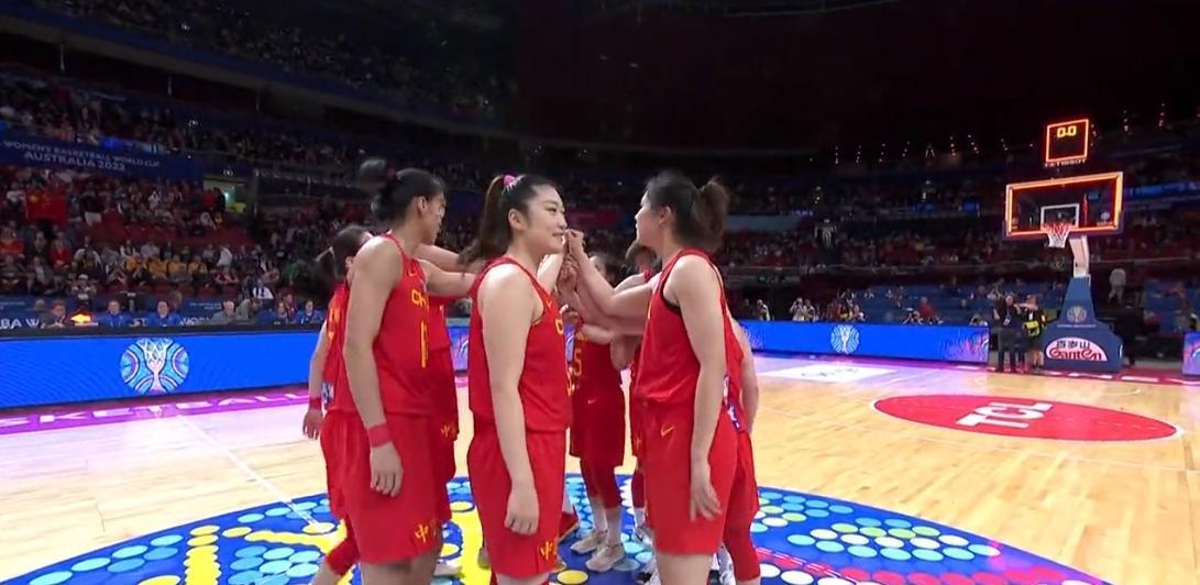 功德无量！中国女篮再获500万巨奖，用于发展篮球事业，姚明代领(4)