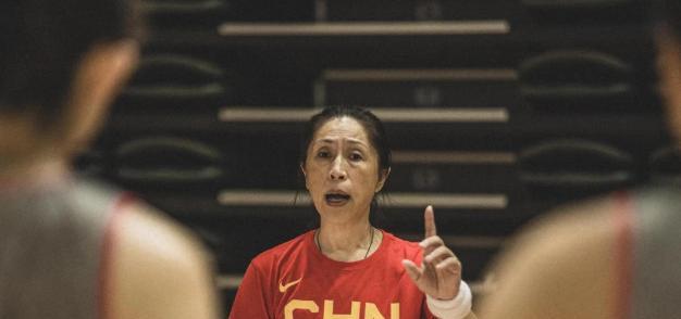 中国女篮消息！2.23米260斤女篮大魔王崛起，单场62分15个篮板(1)