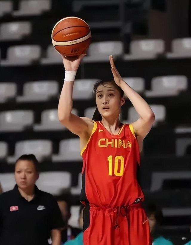 中国女篮球场上的女战士王雪朦：做最真实的自己，活出该有的样子(4)