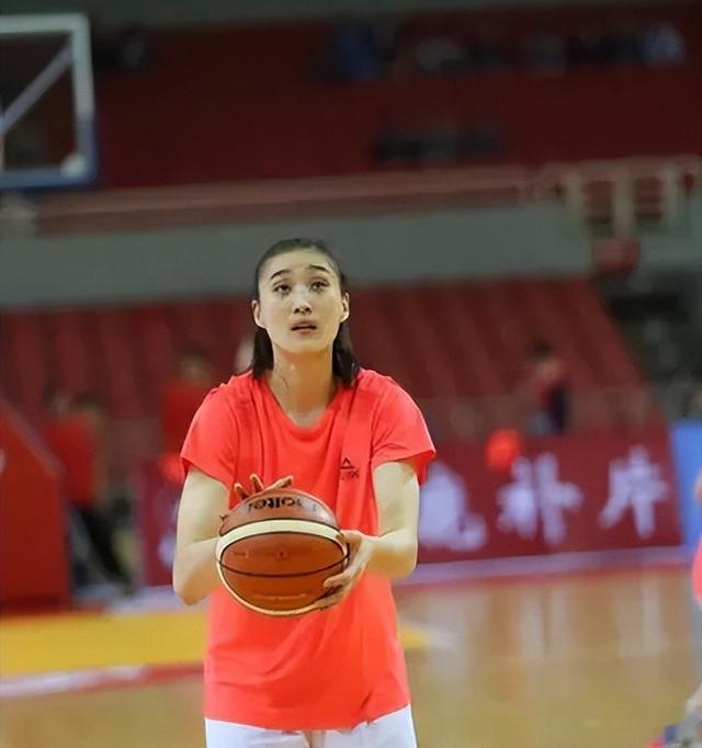 中国女篮球场上的女战士王雪朦：做最真实的自己，活出该有的样子(5)