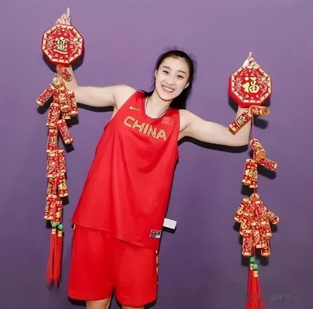 中国女篮球场上的女战士王雪朦：做最真实的自己，活出该有的样子(7)
