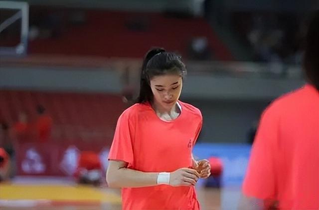 中国女篮球场上的女战士王雪朦：做最真实的自己，活出该有的样子(8)