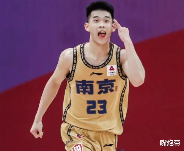 22+5+5，对比10+0+5强了太多！相比徐杰，中国新男篮更应该有他(1)