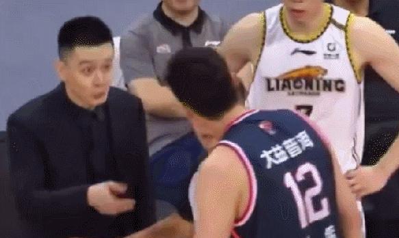 阿弥陀佛！苏伟青训王骁辉青年队教练，中国篮球前途无量(6)