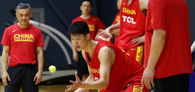 乔家军集结完毕！中国男篮遭欧洲球探关注，20岁新星或接班易建联(4)