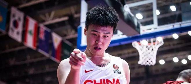 乔老爷子大手一挥，中国男篮18人齐聚上海集训，4人入选无可争议(7)