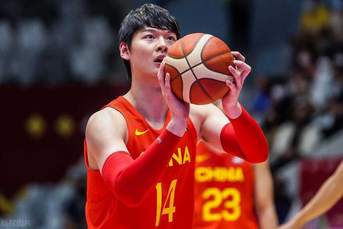 不是王哲林，不是郭艾伦，中国男篮新队长或是周鹏，乔帅有言在先(3)