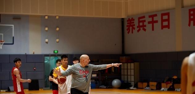 中国男篮3人无缘分组训练，洋帅不讲情面，12人名单或无广东球员(3)