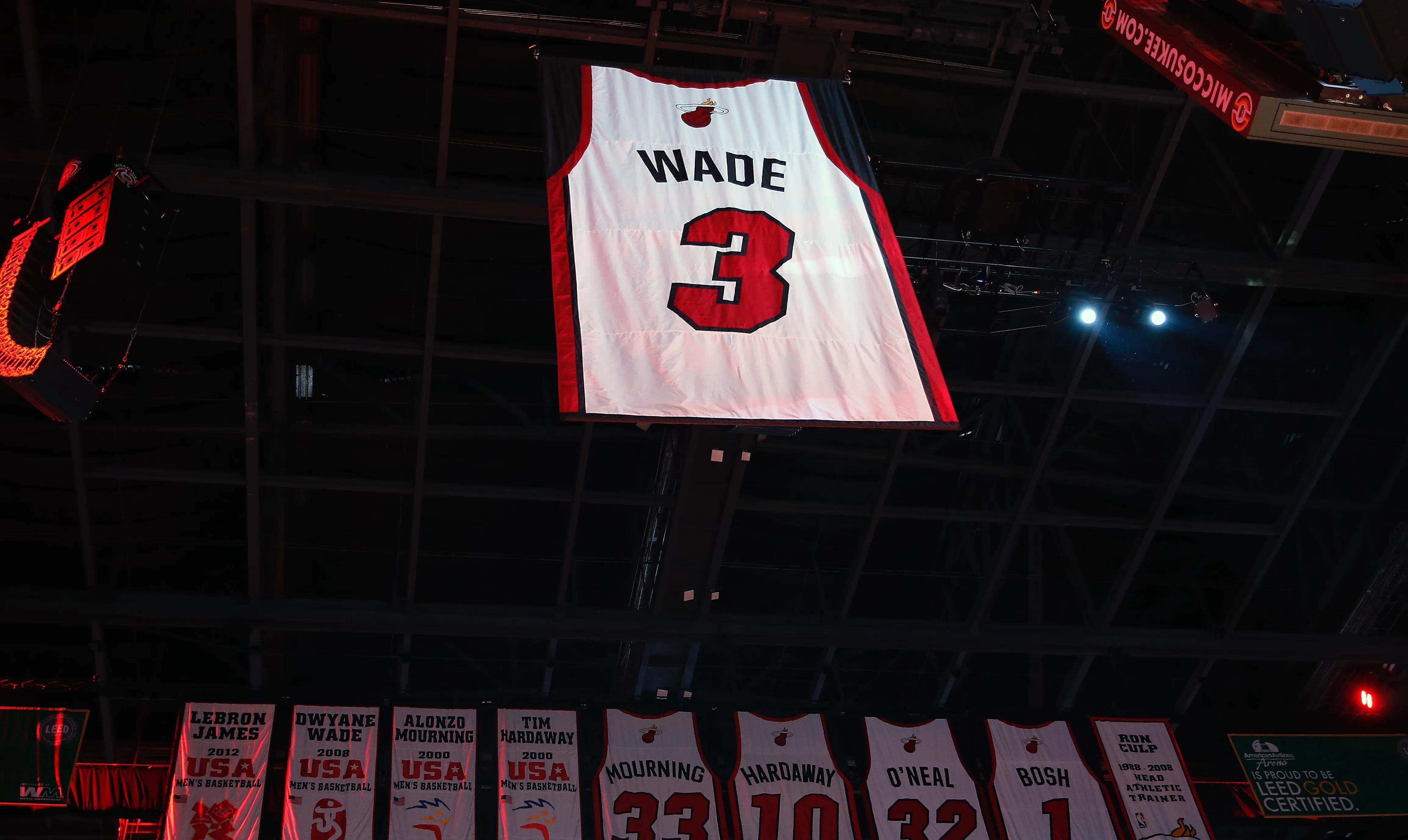 NBA历史上的今天——韦德的3号球衣被迈阿密热火退役(1)