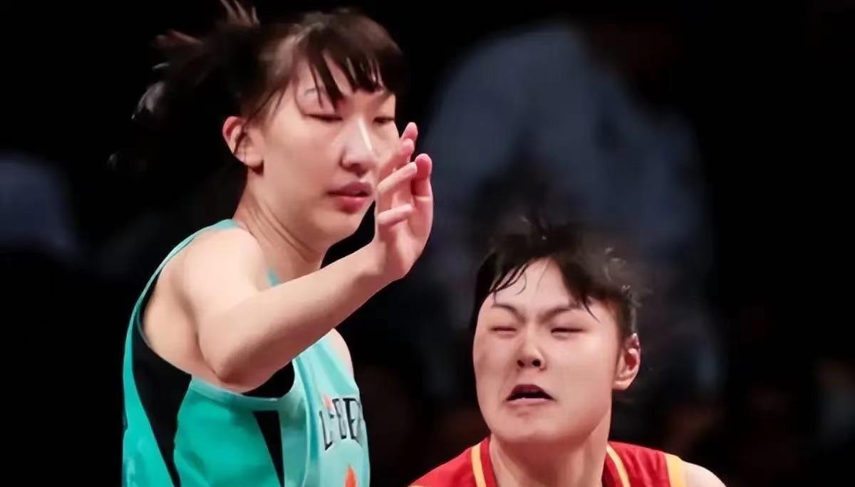 中国女篮冲世界第一！WNBA神锋+62分女詹姆斯，郑薇或掀翻美国队(1)