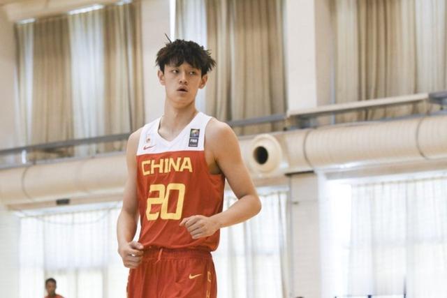 郭昊文宣布退出NBA选秀！差距明显！中国篮球的未来在哪？(2)