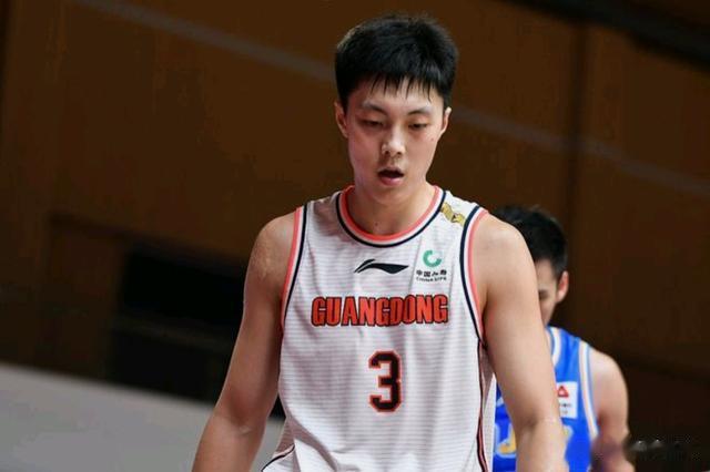郭昊文宣布退出NBA选秀！差距明显！中国篮球的未来在哪？(5)