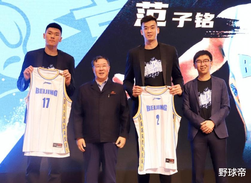 身高2米18，场均2.8个篮板！模板姚明的中国天才，真是糟蹋天赋啊(1)