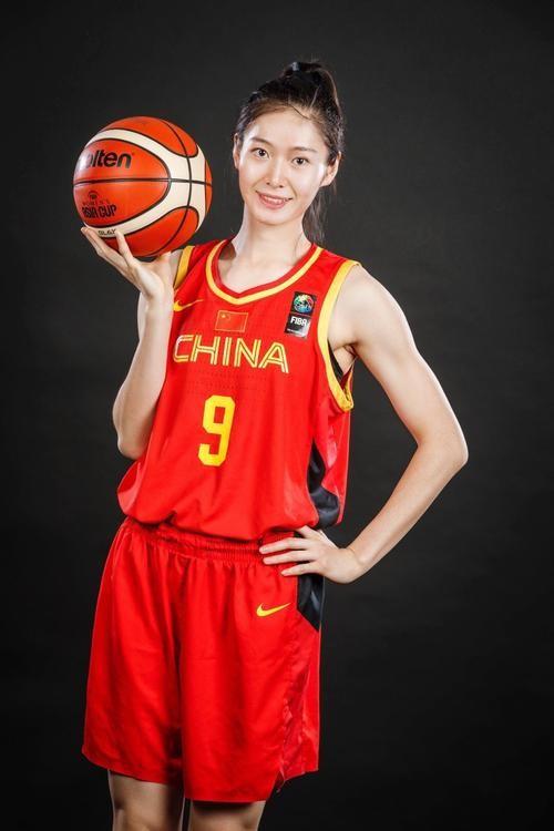 女篮九大美女，李月汝、王思雨皆上榜，谁是篮球第一女神(23)