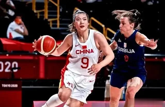 参照乒协对梁靖崑的处理，女篮运动员李梦应该也不会被国家队开除。

大家应该还记得