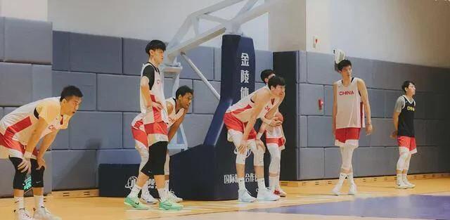 中国男篮热身赛大胜同曦男篮，乔帅用人向外界传递出三大信息(3)
