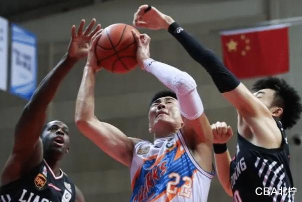 CBA三消息：上海名宿宣布退役，朱松玮考虑回归，张镇麟头撞篮板