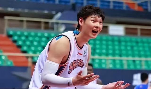天神下凡！王哲林61分14篮板！常规赛MVP稳了！(1)