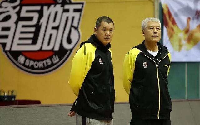 吴庆龙和郑武谈蒋兴权：中国篮球榜样，为中国篮球做出巨大贡献(3)